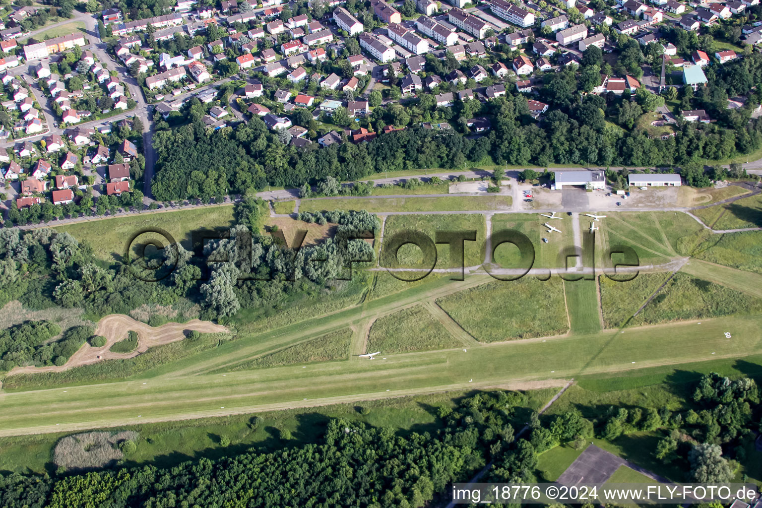 Vue aérienne de Aérodrome de planeurs Rastatt-Baldenau à Rastatt dans le département Bade-Wurtemberg, Allemagne