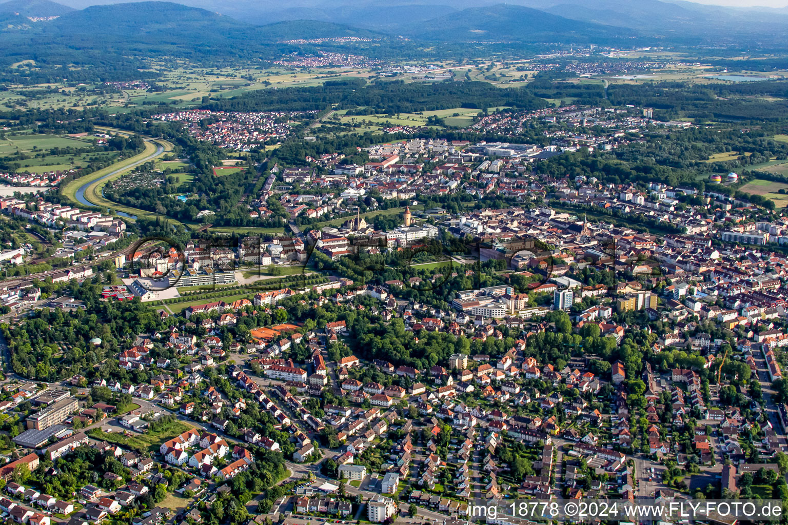 Vue aérienne de Du nord-ouest à Rastatt dans le département Bade-Wurtemberg, Allemagne