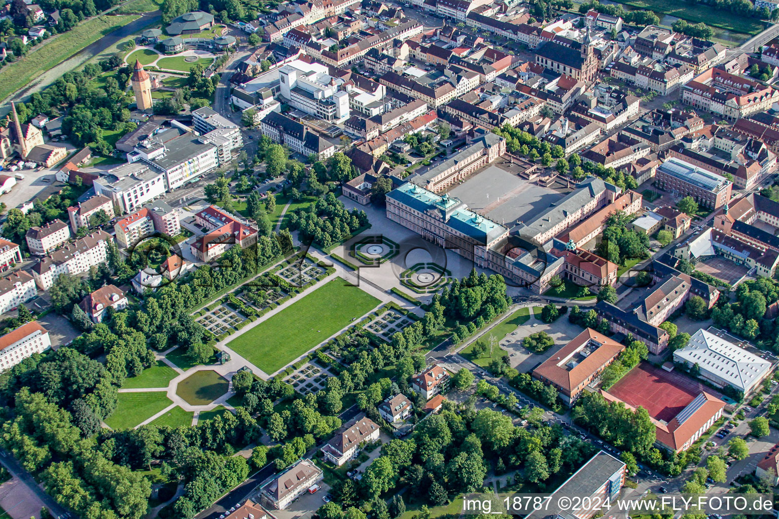 Photographie aérienne de Château - château résidentiel Rastatt sur Herrenstrasse dans le quartier du centre-ville Rastatt à Rastatt dans le département Bade-Wurtemberg, Allemagne