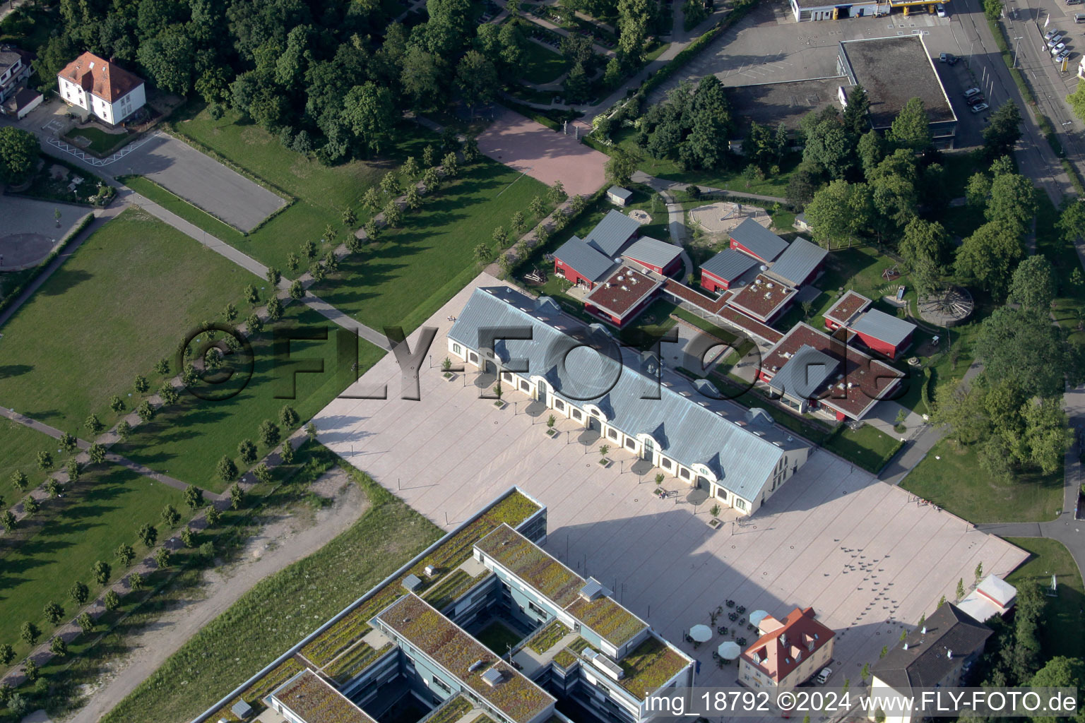 Vue aérienne de Parc du château avec manège à Rastatt dans le département Bade-Wurtemberg, Allemagne