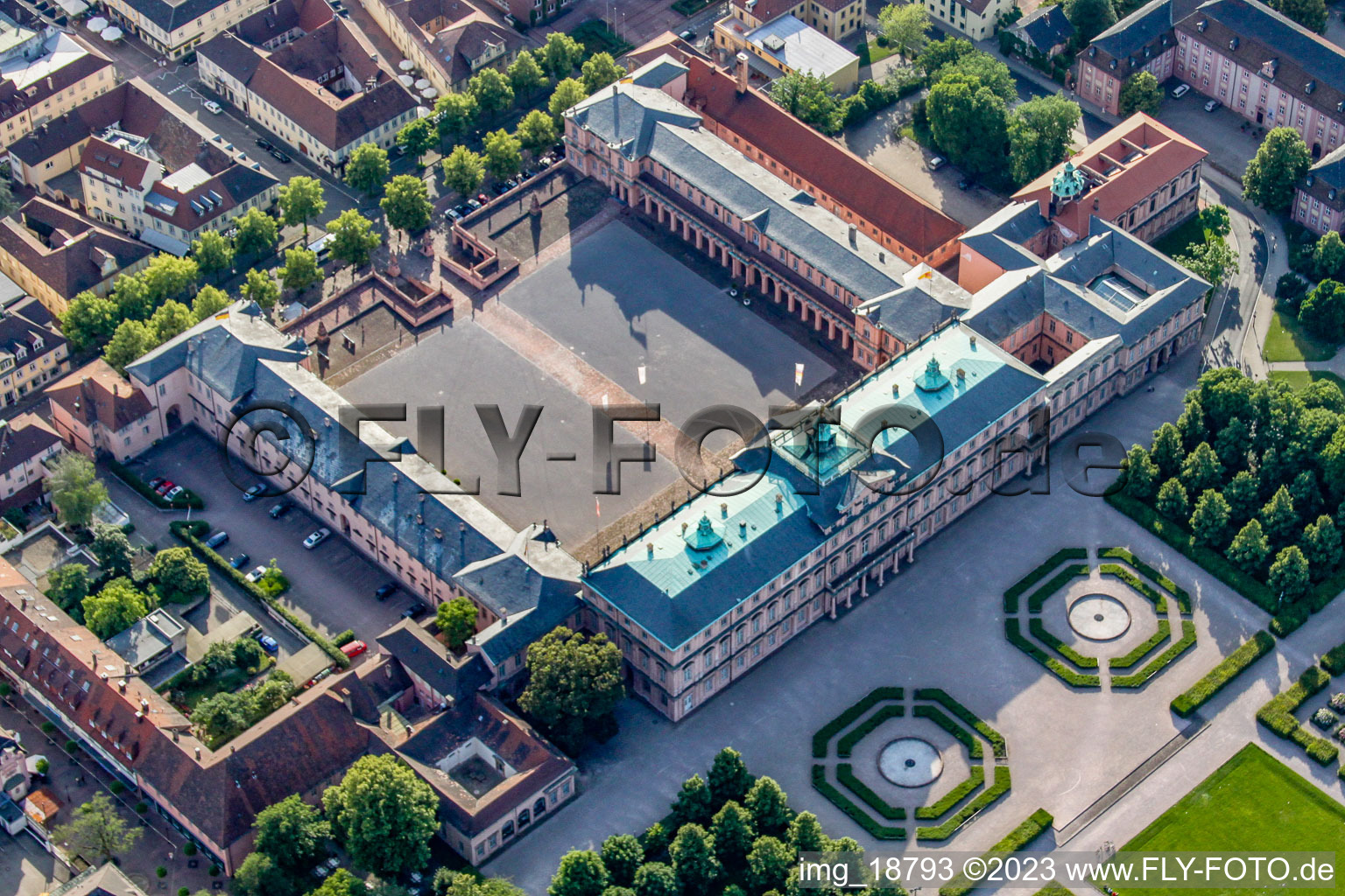 Vue aérienne de Parc du château Rastatt à Rastatt dans le département Bade-Wurtemberg, Allemagne