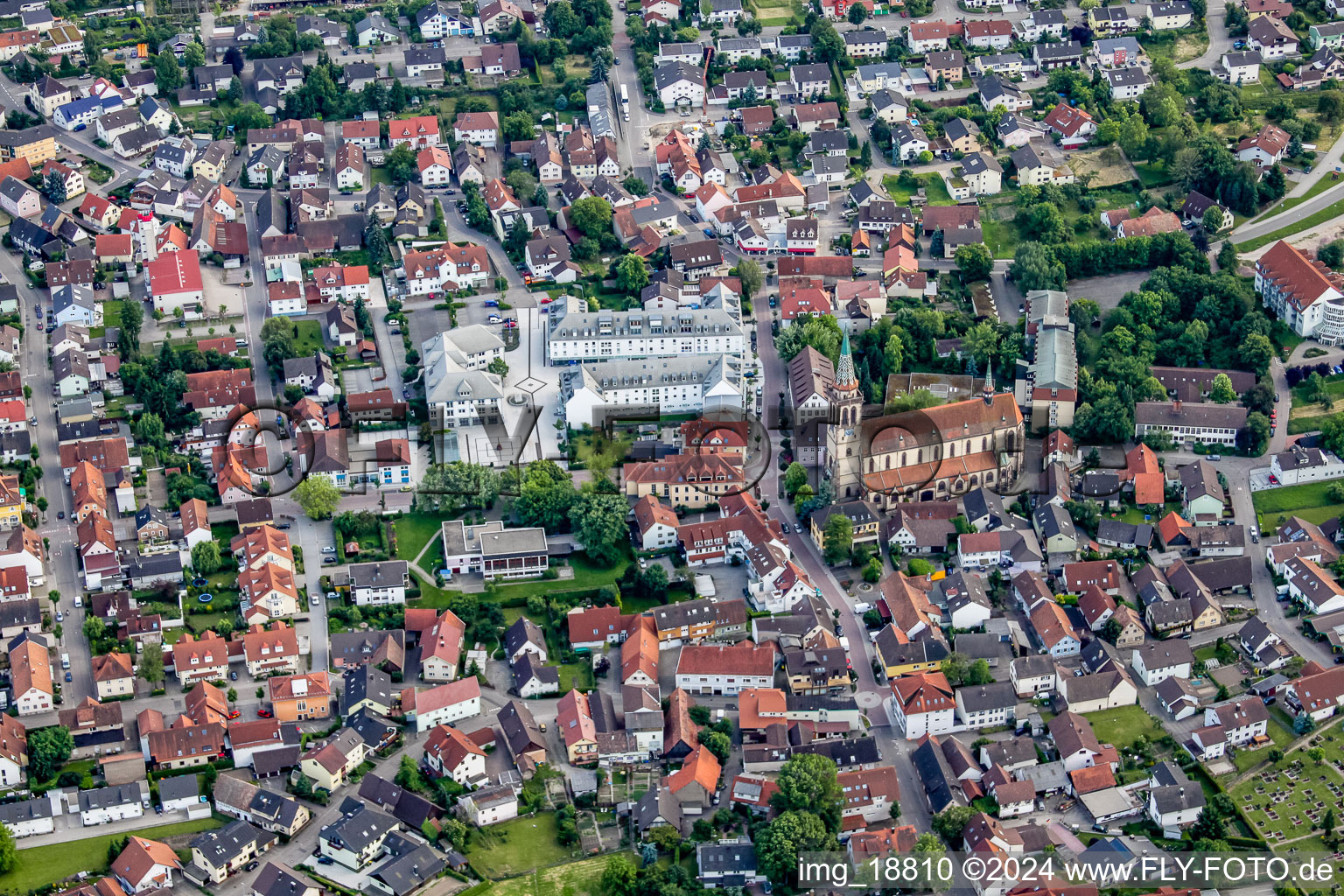 Vue aérienne de Administration communale, St. Vinzenz, Hauptstr à Sinzheim dans le département Bade-Wurtemberg, Allemagne