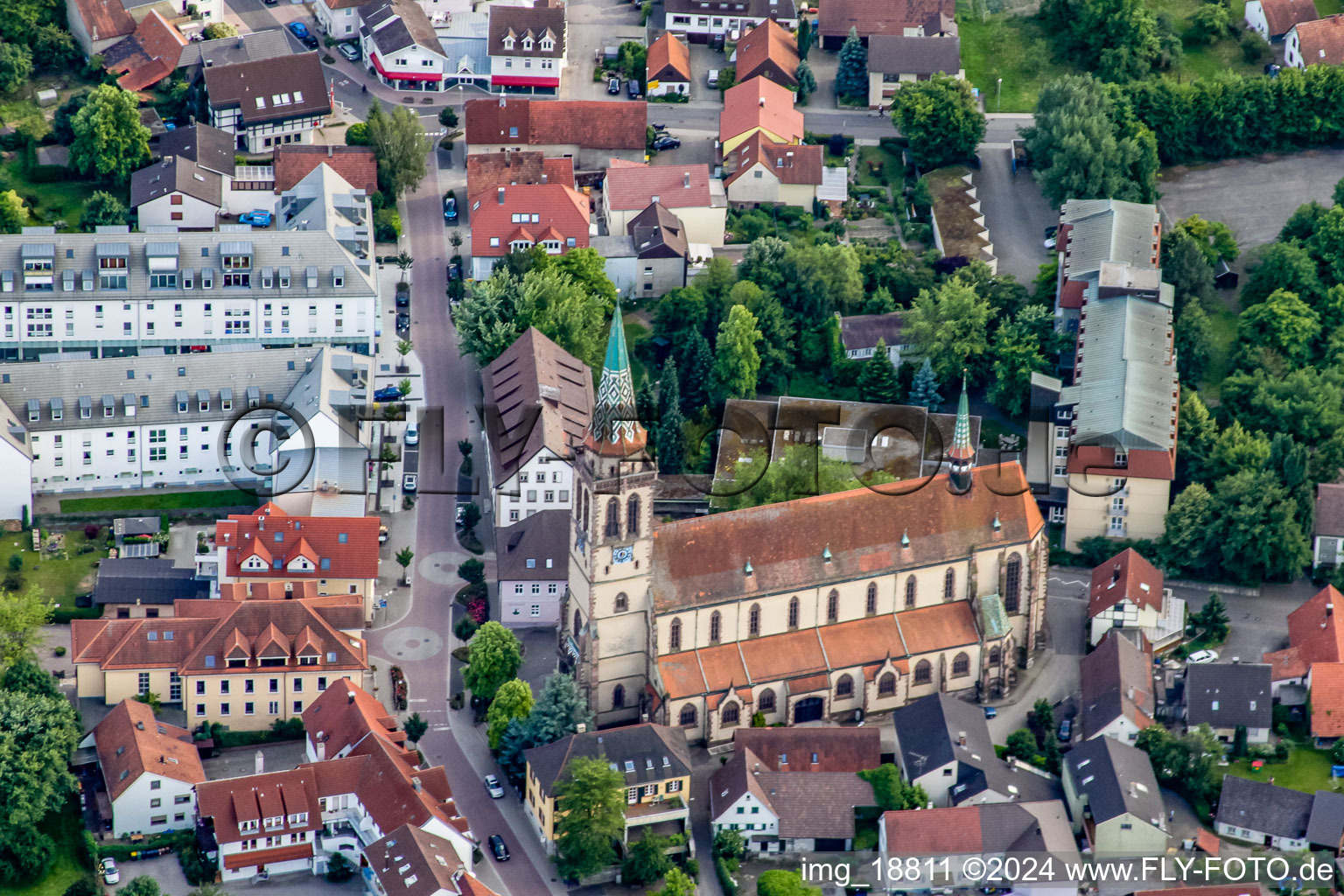 Vue aérienne de Administration communale, St. Vinzenz, Hauptstr à Sinzheim dans le département Bade-Wurtemberg, Allemagne