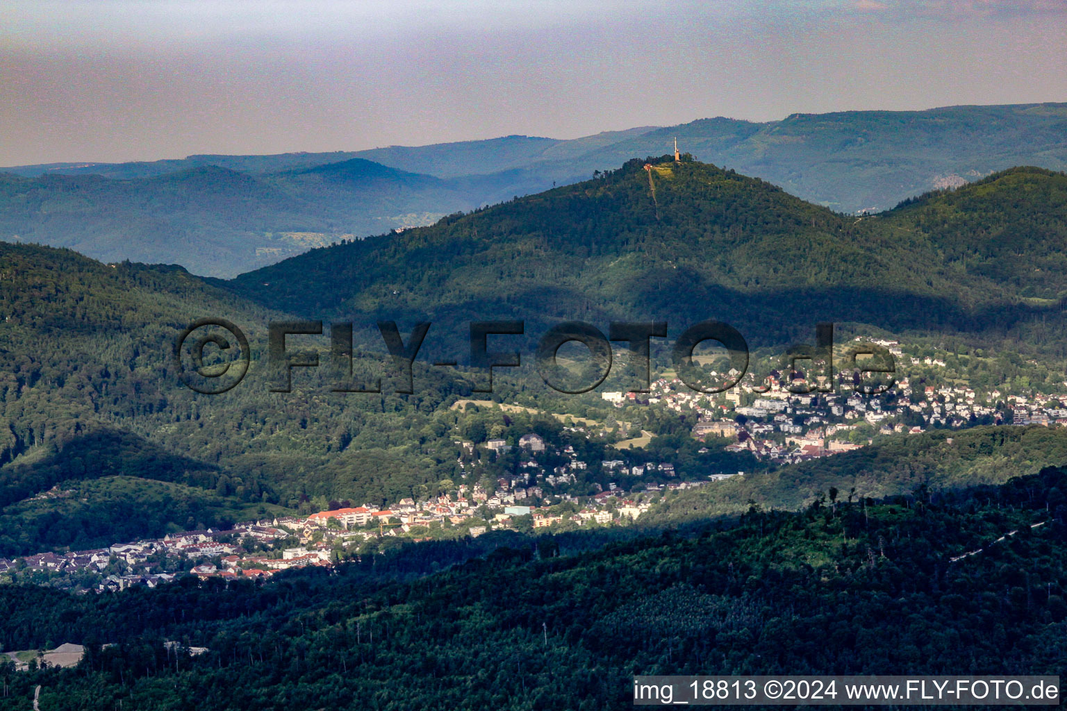 Vue aérienne de Du sud-ouest à Baden-Baden dans le département Bade-Wurtemberg, Allemagne