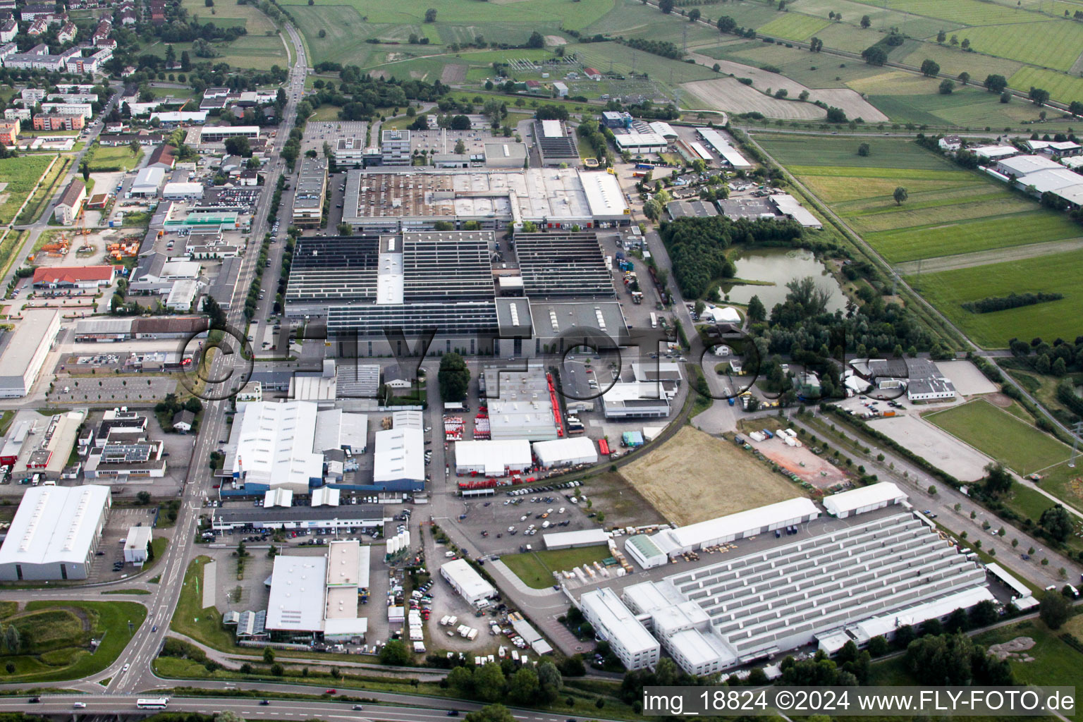 Vue aérienne de Zone industrielle et commerciale Ouest à Bühl dans le département Bade-Wurtemberg, Allemagne