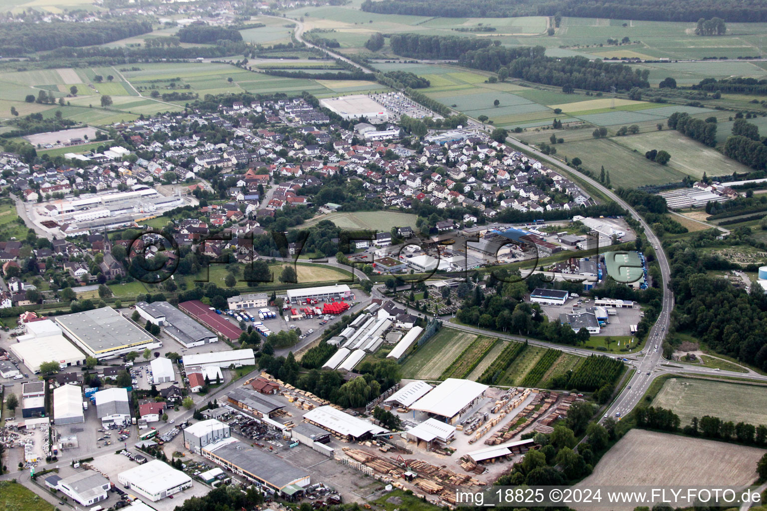 Vue aérienne de Zone industrielle et commerciale Ouest à le quartier Vimbuch in Bühl dans le département Bade-Wurtemberg, Allemagne