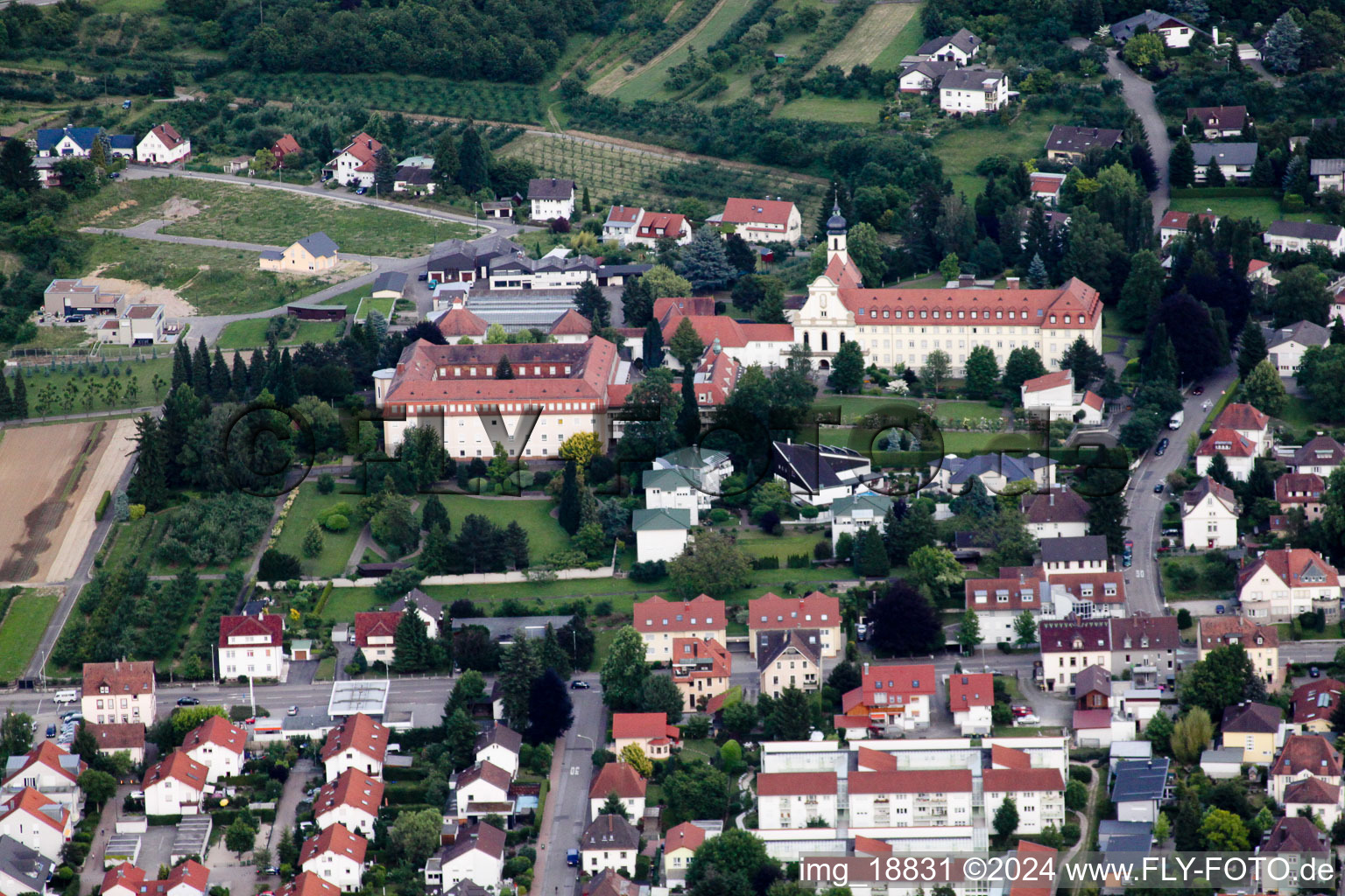 Vue aérienne de Ensemble immobilier du monastère de Maria Hilf à Bühl dans le département Bade-Wurtemberg, Allemagne