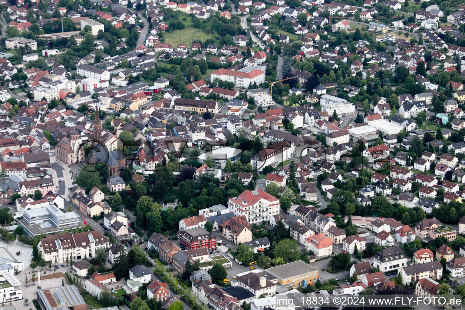 Vue aérienne de Vue sur la ville depuis le centre-ville à Bühl dans le département Bade-Wurtemberg, Allemagne