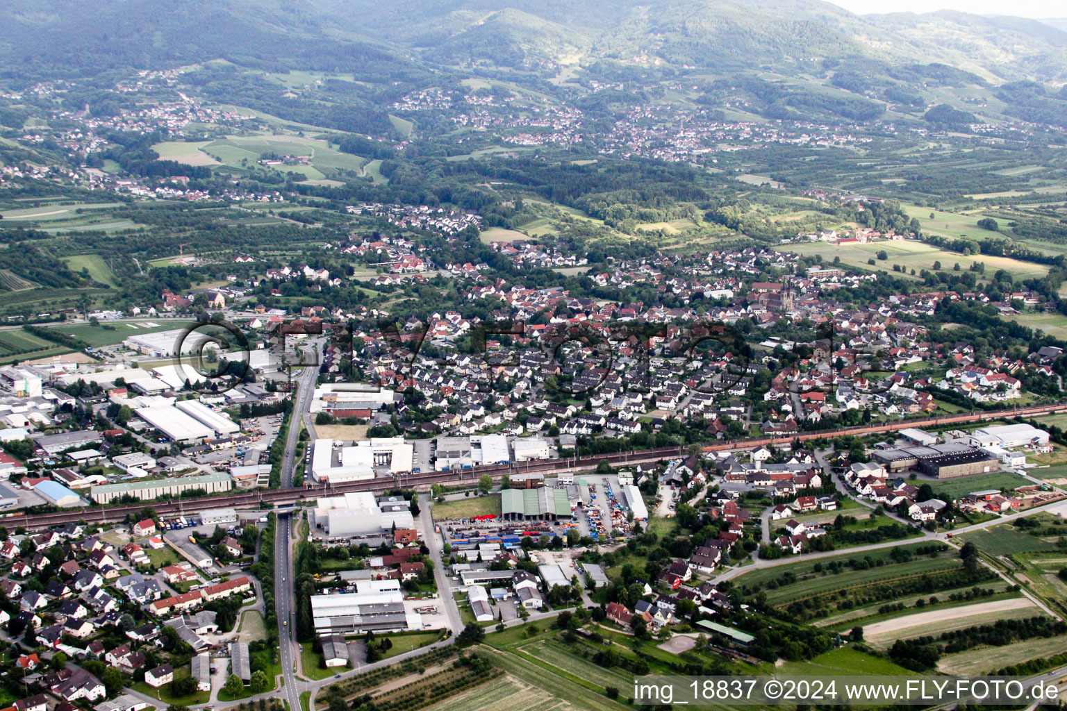 Vue aérienne de Quartier Hatzenweier in Ottersweier dans le département Bade-Wurtemberg, Allemagne