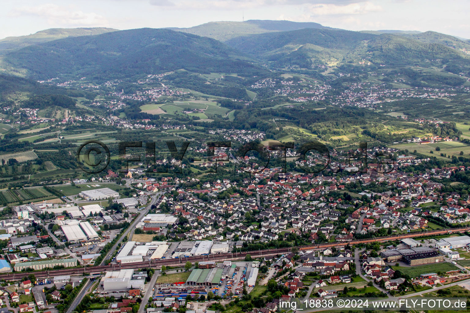 Vue aérienne de Quartier Weier in Ottersweier dans le département Bade-Wurtemberg, Allemagne