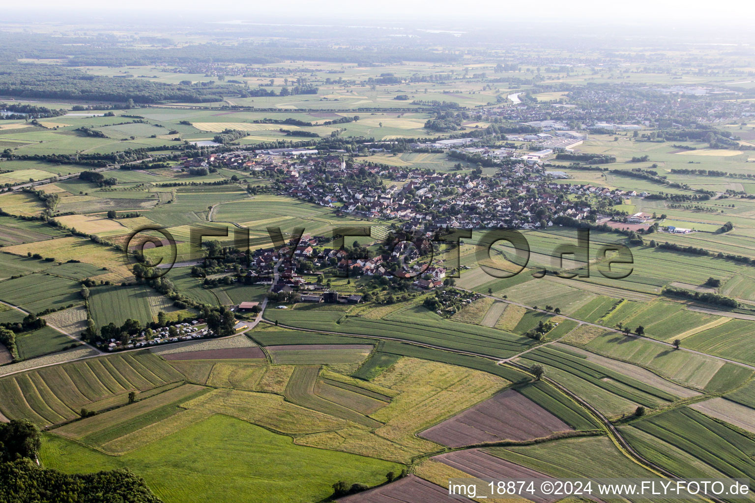 Vue aérienne de Du nord-est à le quartier Sand in Willstätt dans le département Bade-Wurtemberg, Allemagne