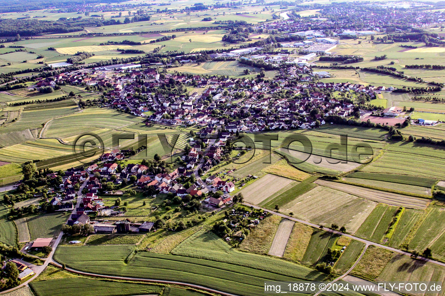 Vue aérienne de Vue sur le village à le quartier Sand in Willstätt dans le département Bade-Wurtemberg, Allemagne