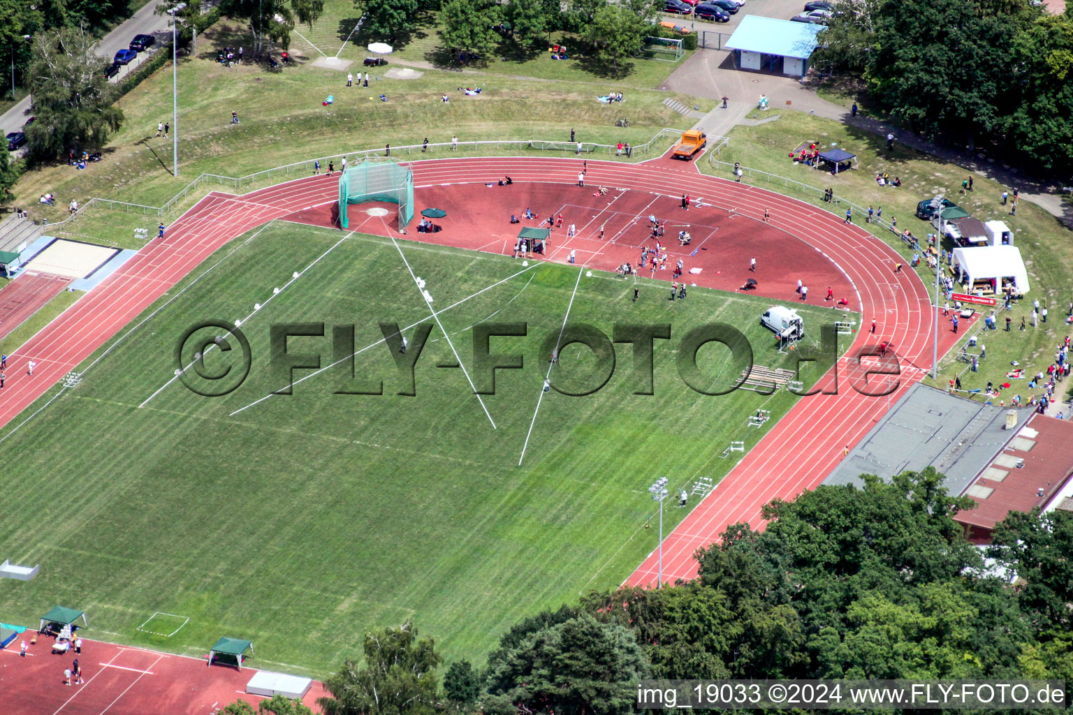 Vue aérienne de Événement d'athlétisme au Bienwaldstadion à Kandel dans le département Rhénanie-Palatinat, Allemagne