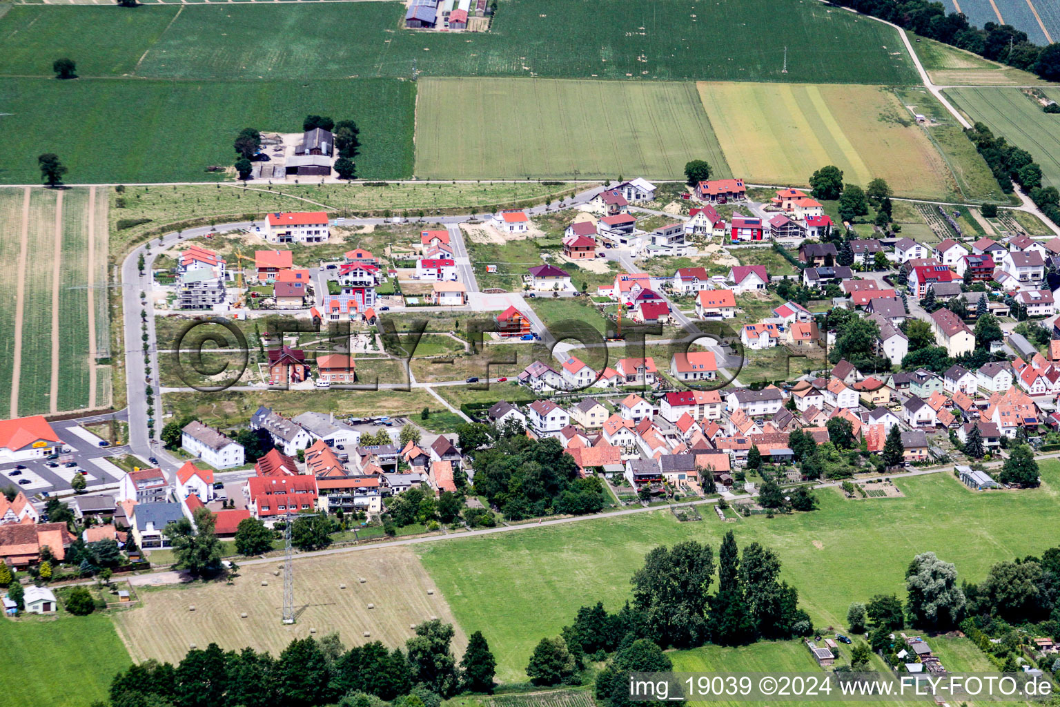 Vue oblique de Chemin élevé à Kandel dans le département Rhénanie-Palatinat, Allemagne