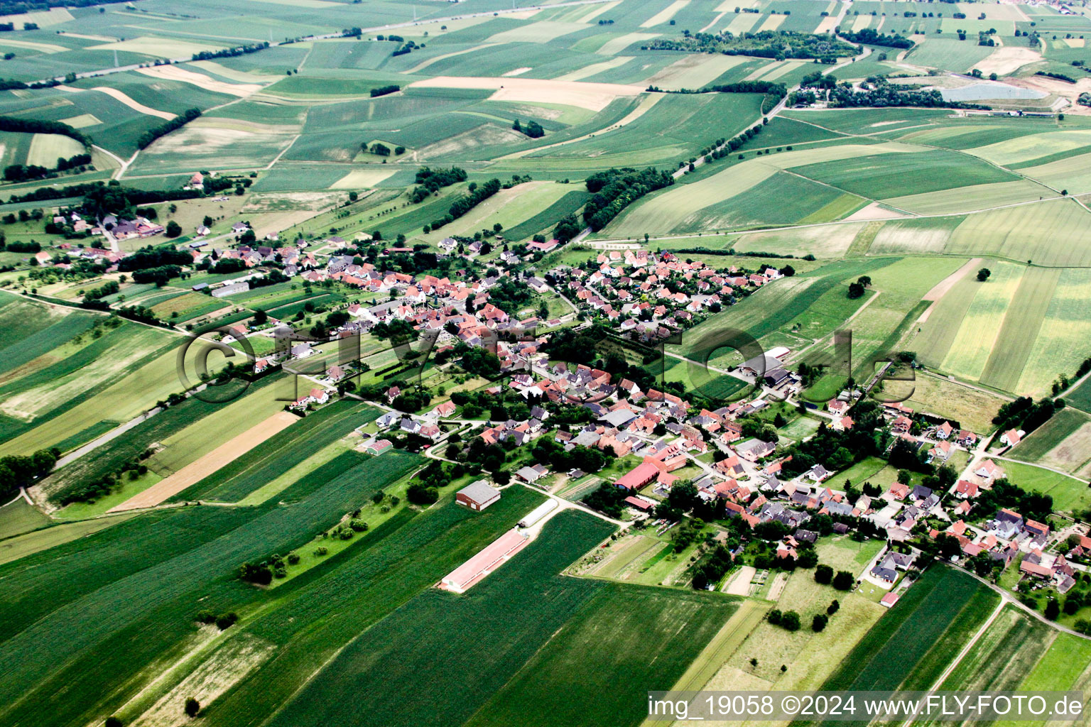 Vue aérienne de Oberlauterbach dans le département Bas Rhin, France