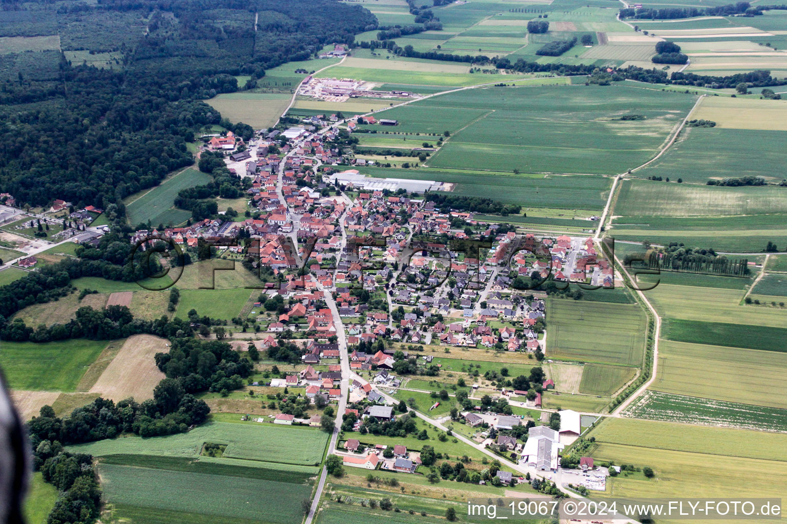 Enregistrement par drone de Niederrœdern dans le département Bas Rhin, France