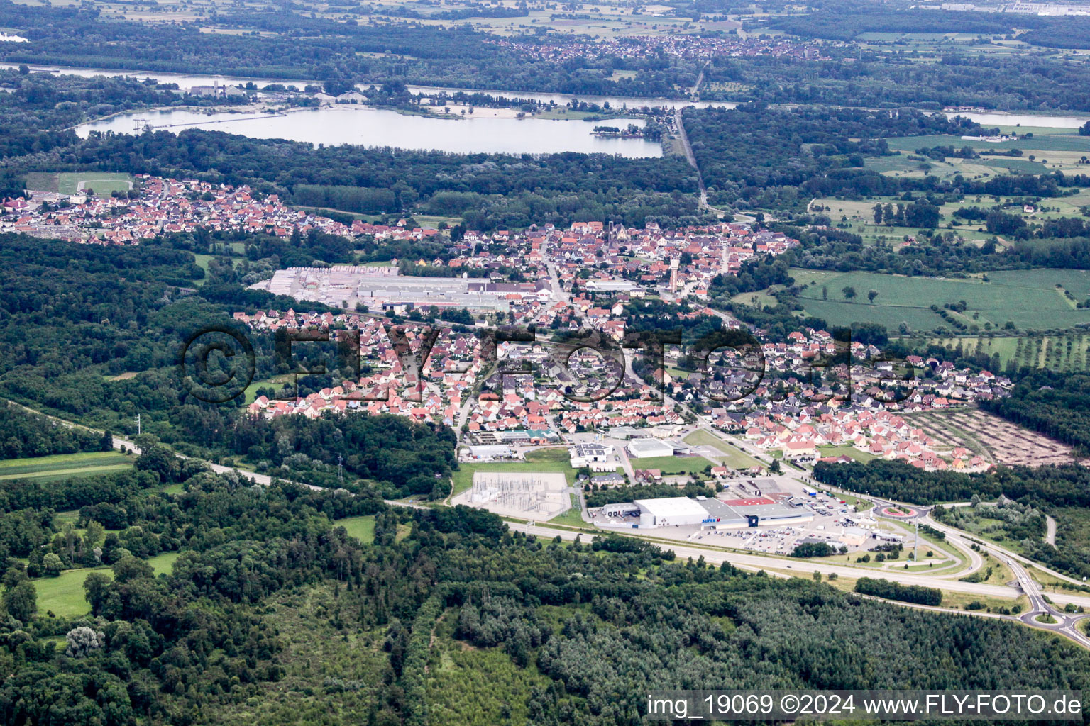 Seltz dans le département Bas Rhin, France du point de vue du drone