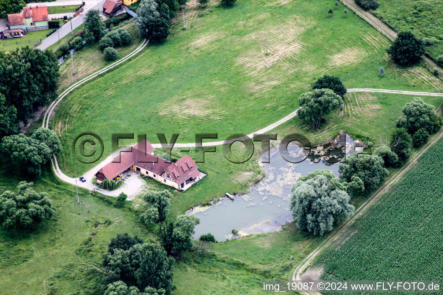 Vue aérienne de Leutenheim dans le département Bas Rhin, France