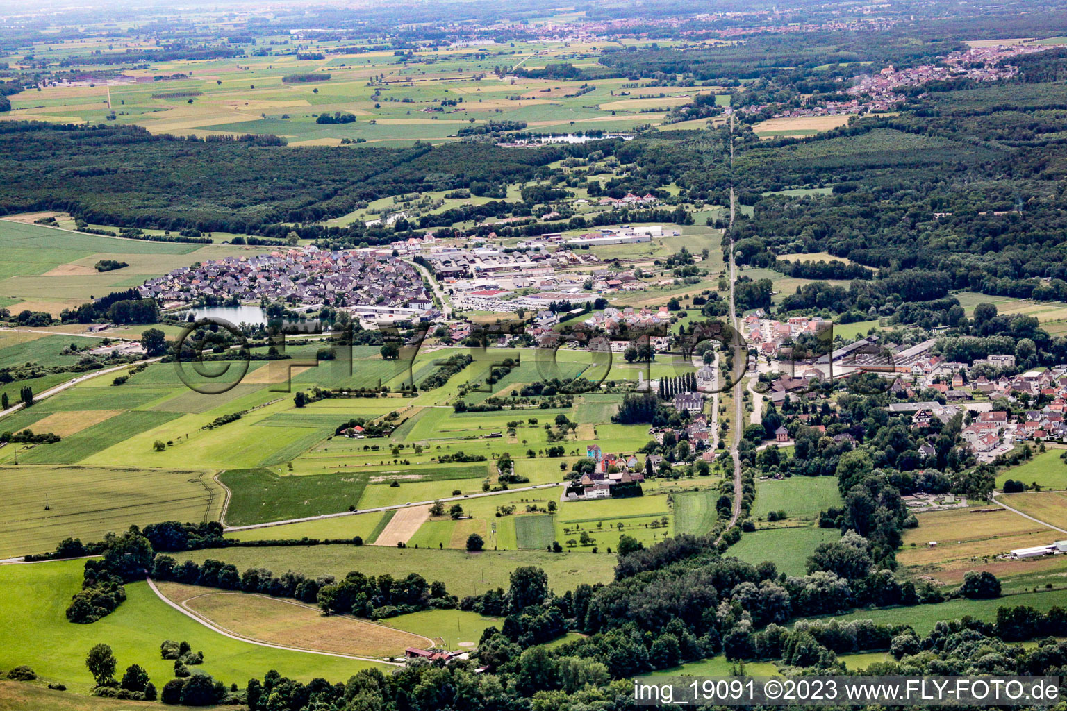 Vue aérienne de Rountzenheim dans le département Bas Rhin, France