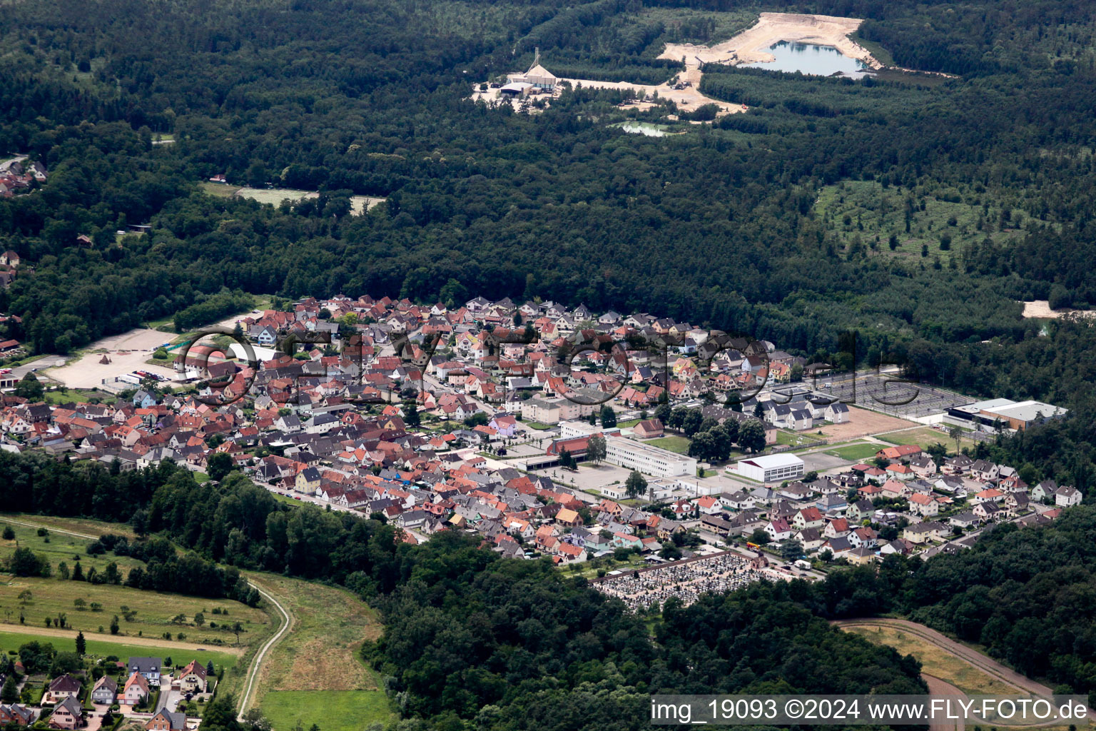 Vue aérienne de Soufflenheim dans le département Bas Rhin, France