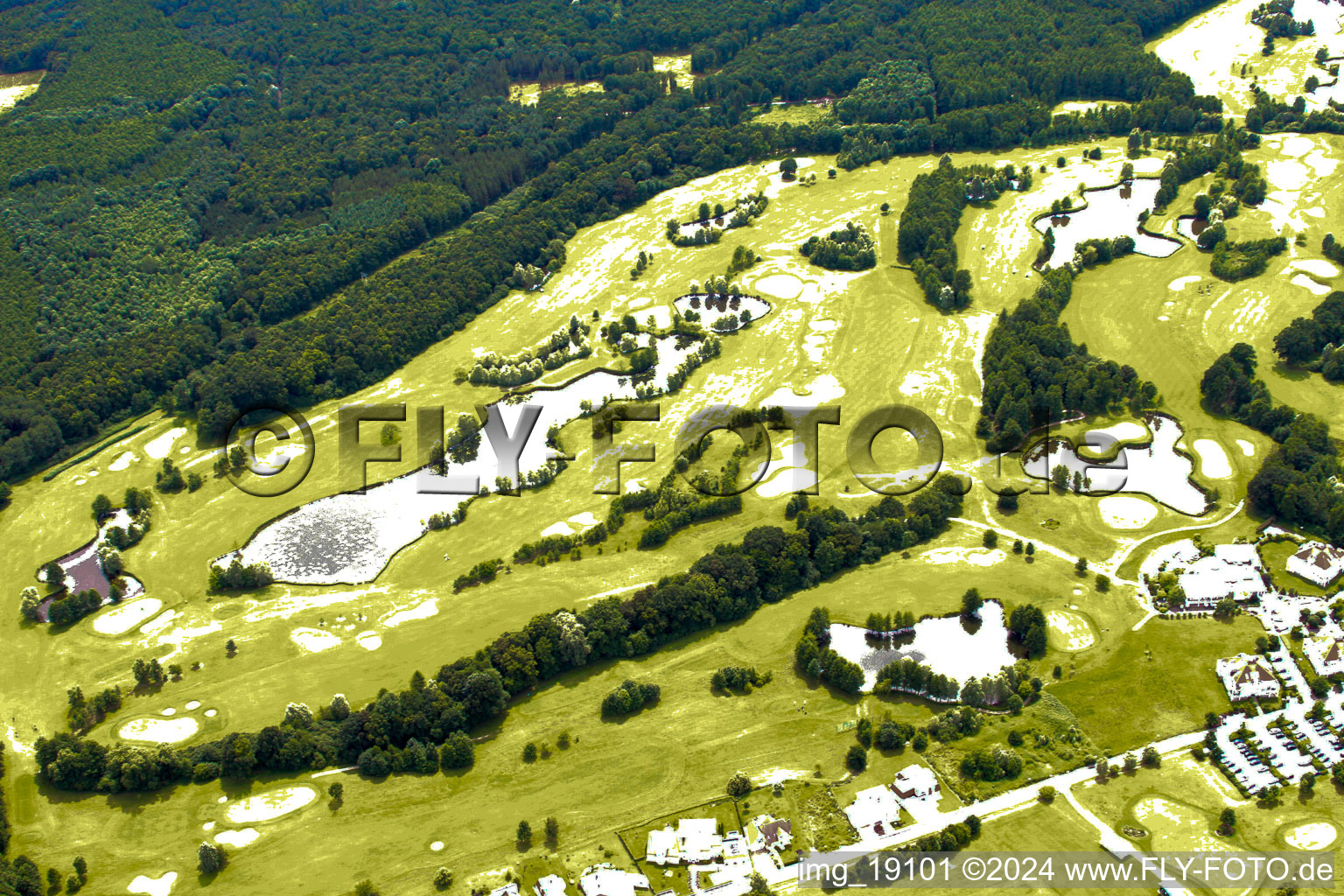 Vue aérienne de Terrain de golf à Soufflenheim dans le département Bas Rhin, France