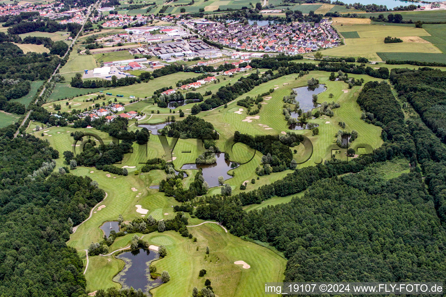 Vue aérienne de Terrain de golf à Soufflenheim dans le département Bas Rhin, France