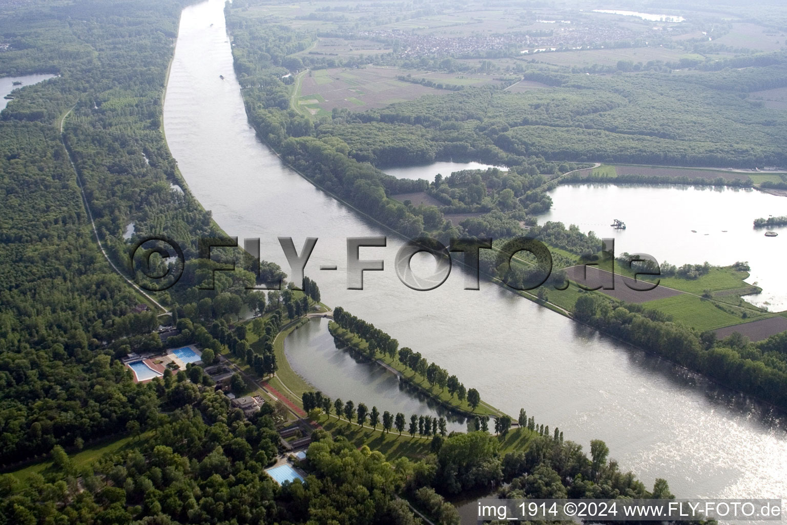 Rheinstrandbad Rappenwört à le quartier Daxlanden in Karlsruhe dans le département Bade-Wurtemberg, Allemagne depuis l'avion