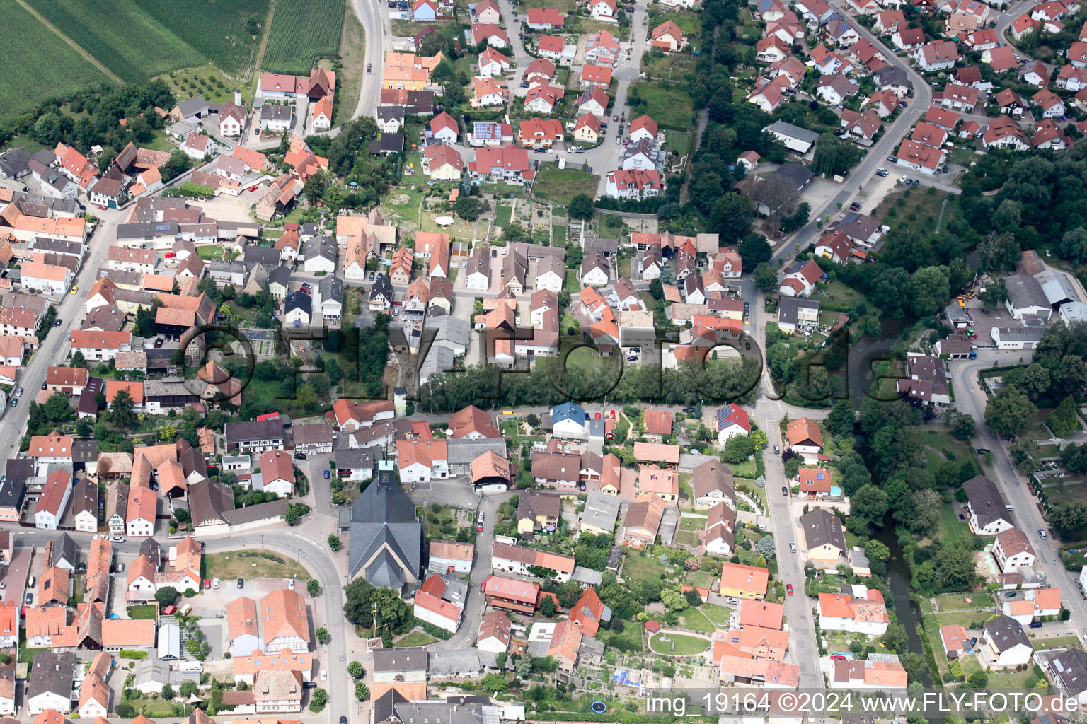 Vue d'oiseau de Leimersheim dans le département Rhénanie-Palatinat, Allemagne