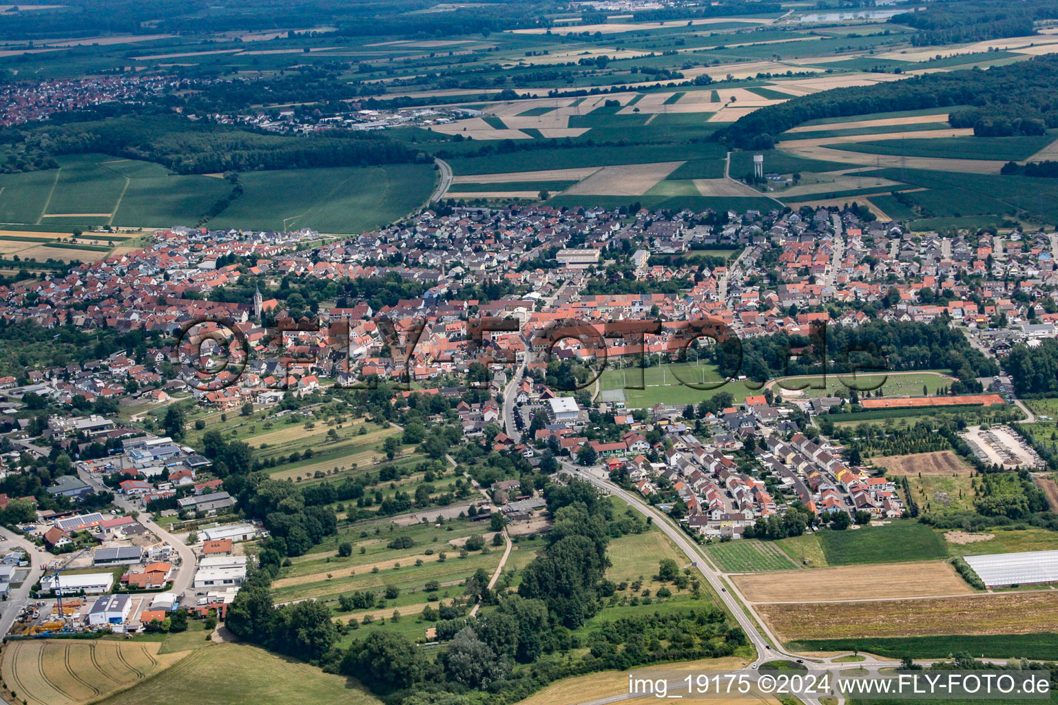 Vue d'oiseau de Quartier Liedolsheim in Dettenheim dans le département Bade-Wurtemberg, Allemagne