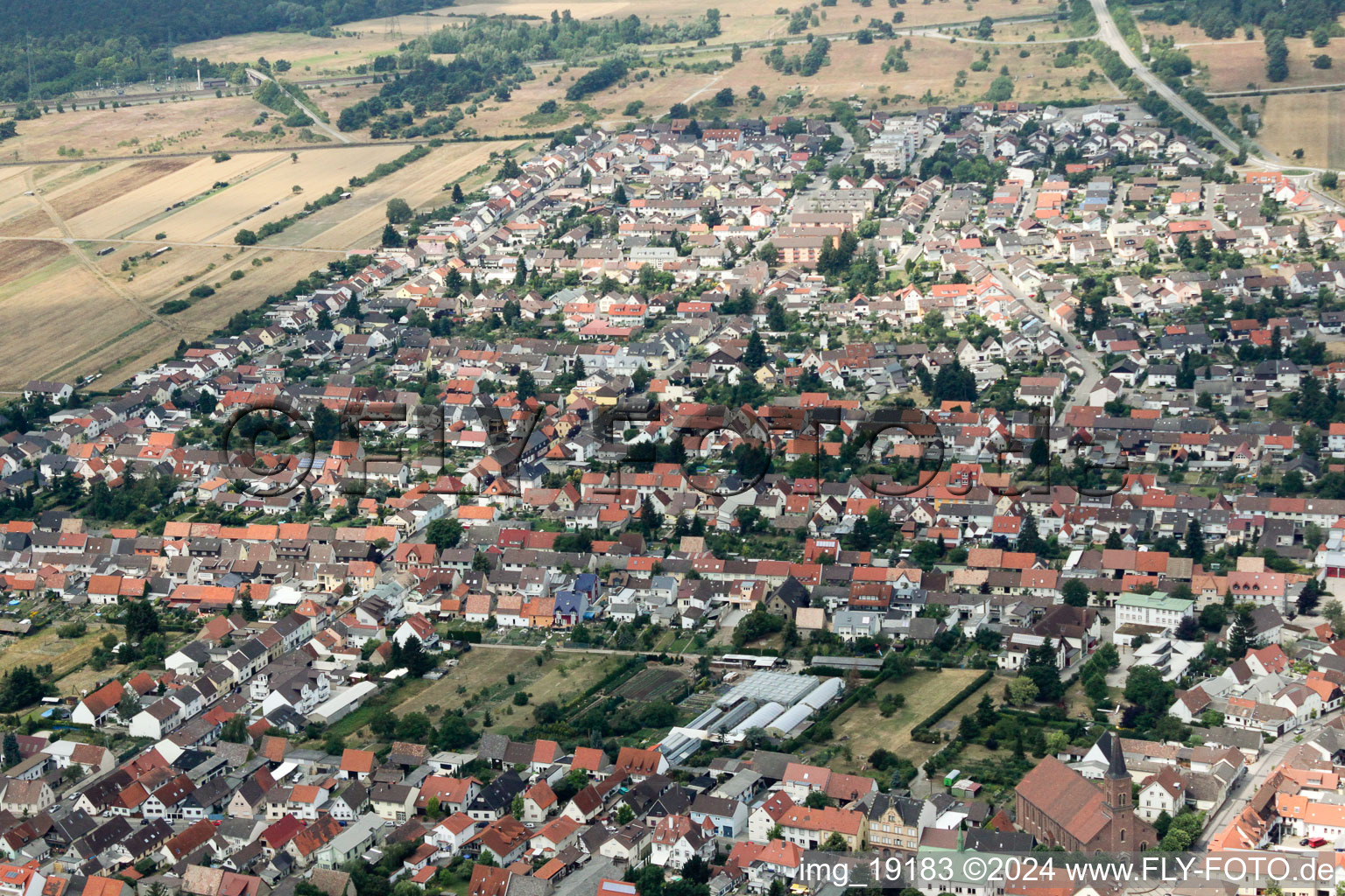 Vue aérienne de Du sud-est à le quartier Wiesental in Waghäusel dans le département Bade-Wurtemberg, Allemagne