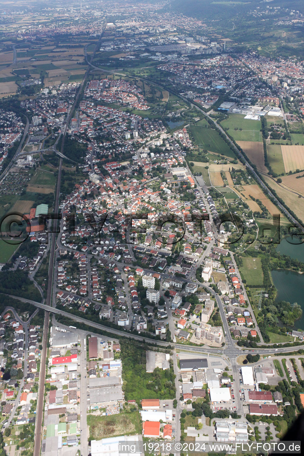 Vue aérienne de Du sud à le quartier Sankt Ilgen in Leimen dans le département Bade-Wurtemberg, Allemagne