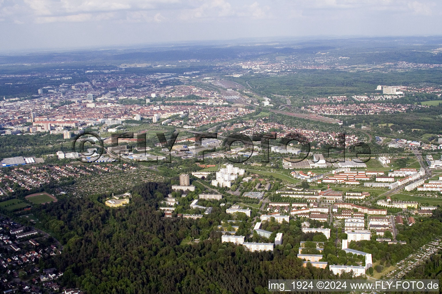 Vue aérienne de De l'ouest à le quartier Oberreut in Karlsruhe dans le département Bade-Wurtemberg, Allemagne