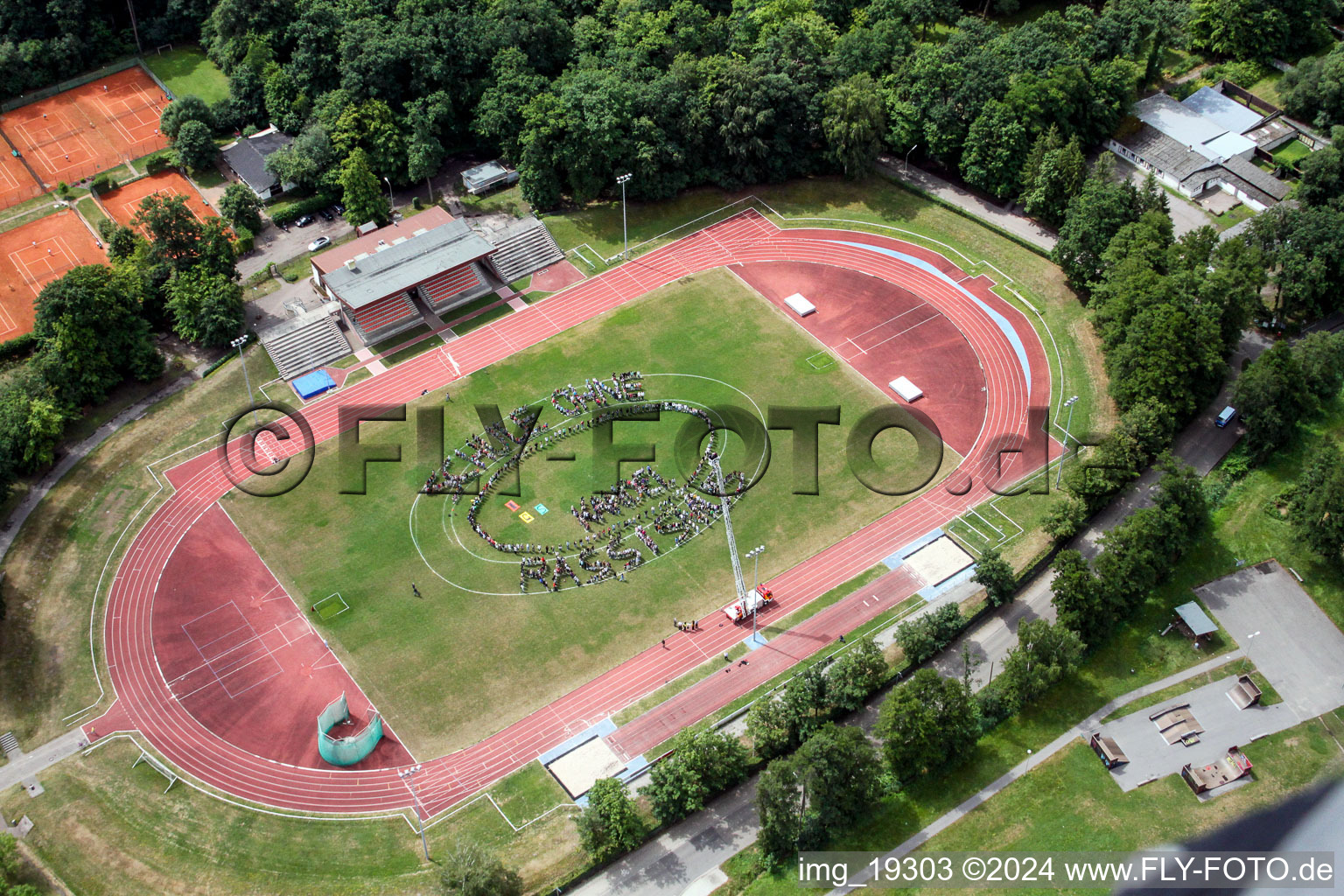 Vue aérienne de Stade de football Bienwaldstadion à Kandel dans le département Rhénanie-Palatinat, Allemagne