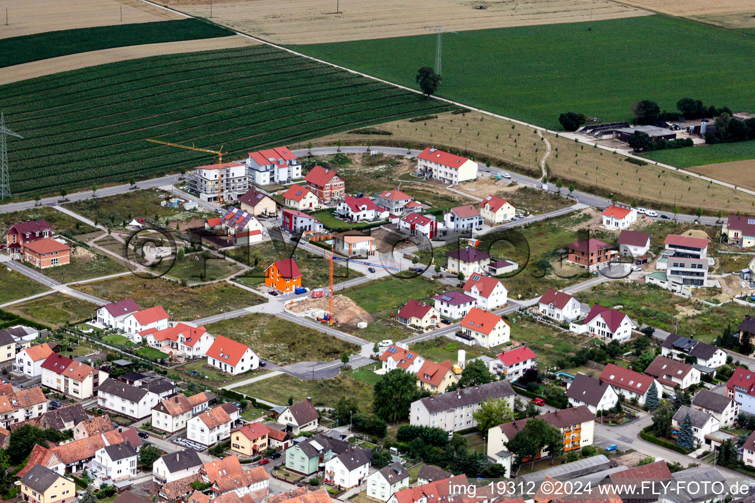 Photographie aérienne de Chantiers de construction pour le nouveau quartier résidentiel d'un lotissement de maisons unifamiliales sur le Höhenweg à Kandel dans le département Rhénanie-Palatinat, Allemagne