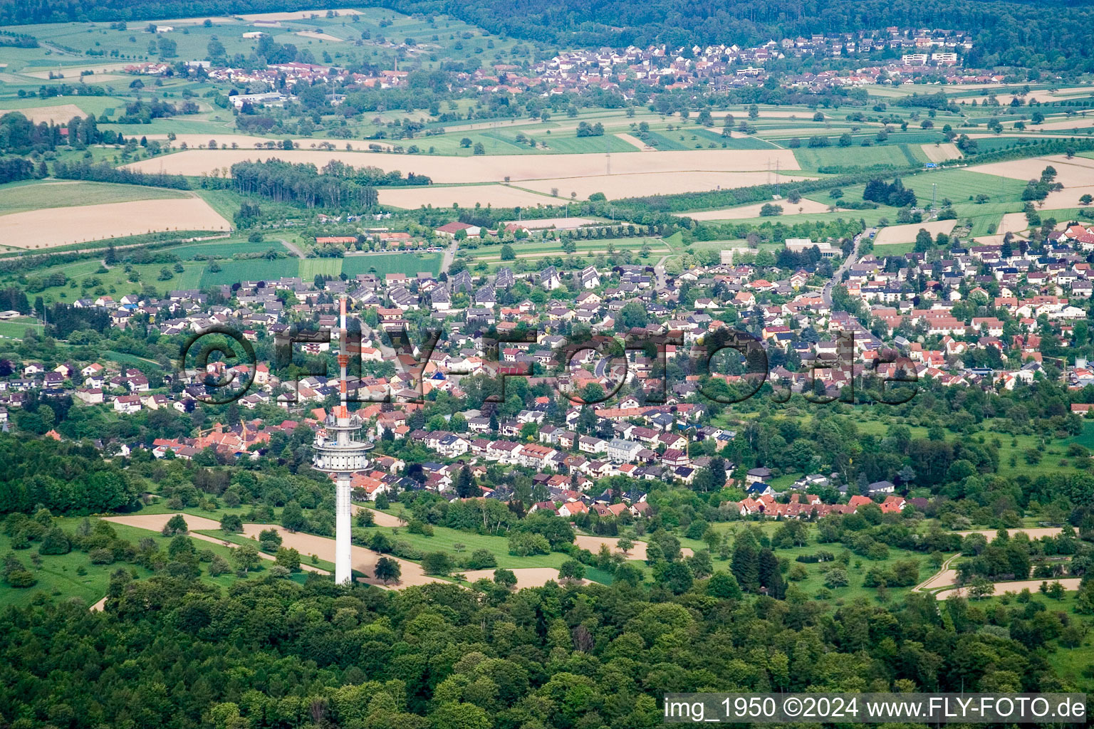 Vue aérienne de Vue des rues et des maisons des quartiers résidentiels à le quartier Grünwettersbach in Karlsruhe dans le département Bade-Wurtemberg, Allemagne
