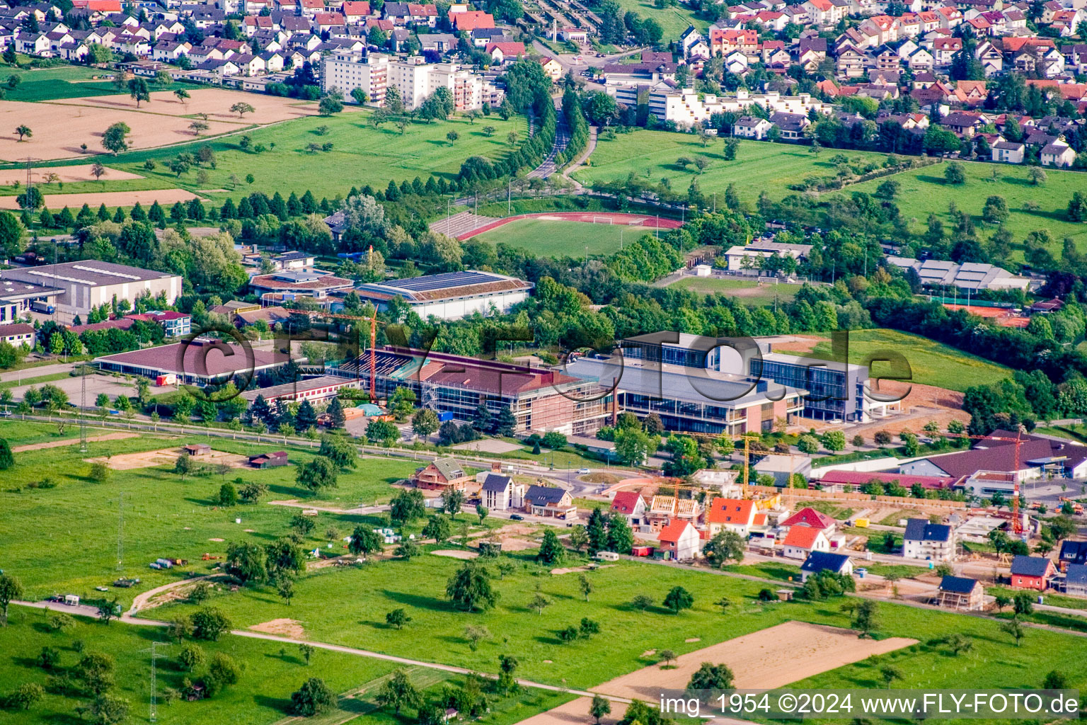 Vue aérienne de Albtherme Waldbronn à le quartier Busenbach in Waldbronn dans le département Bade-Wurtemberg, Allemagne