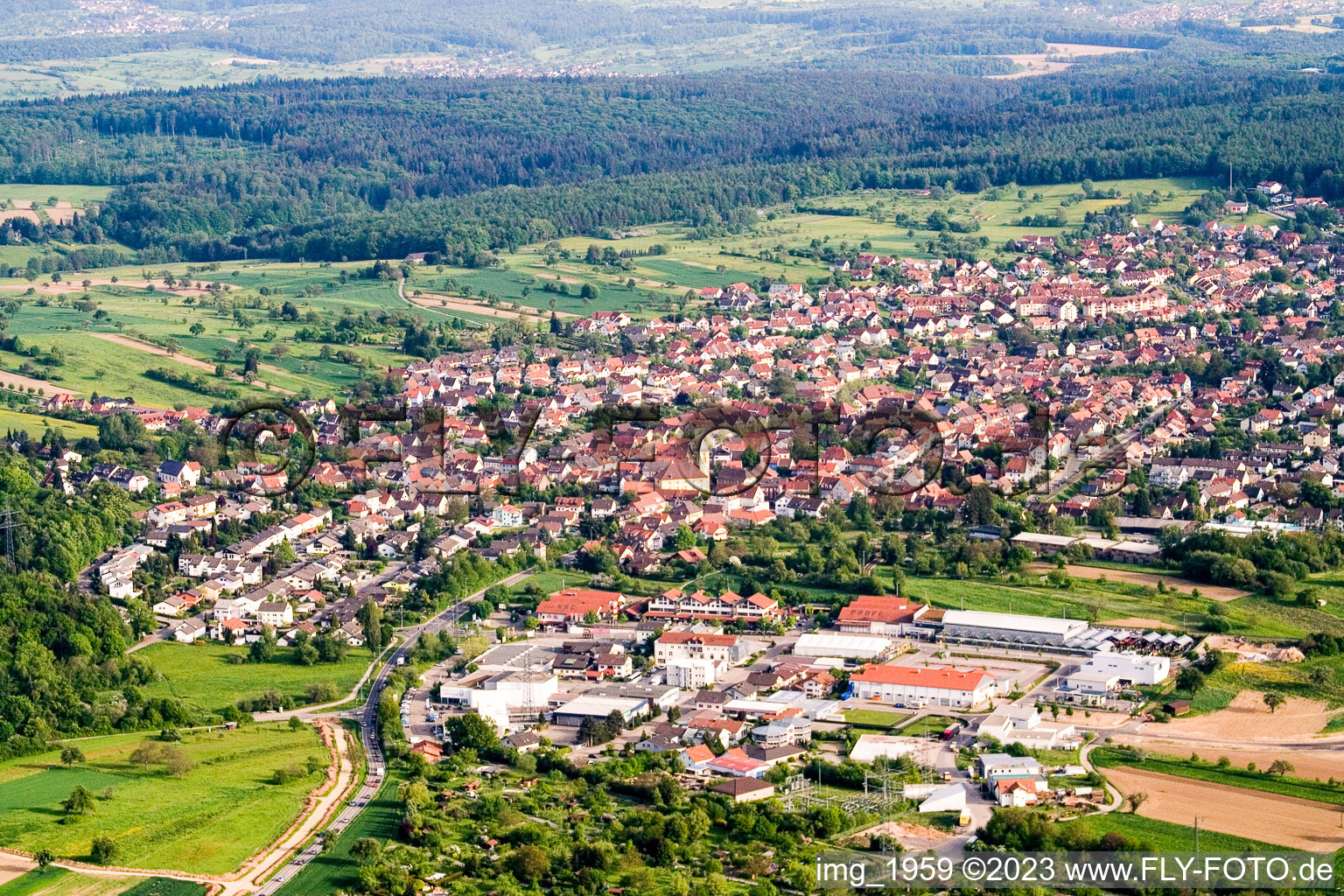 Enregistrement par drone de Quartier Langensteinbach in Karlsbad dans le département Bade-Wurtemberg, Allemagne