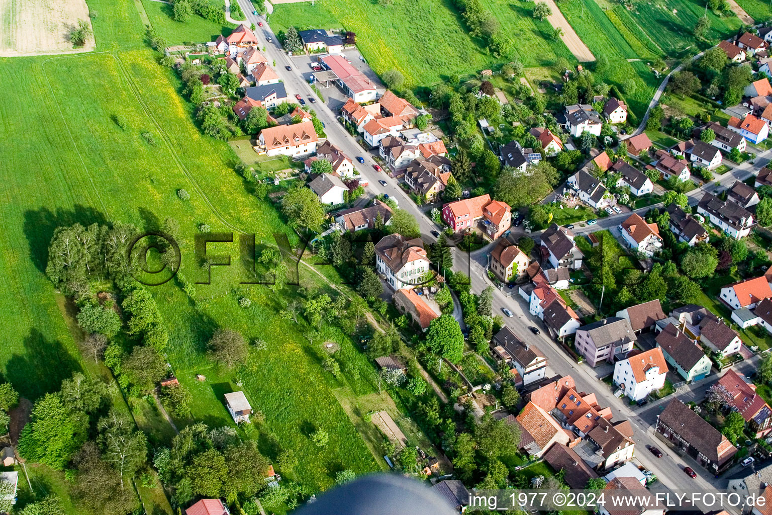 Vue aérienne de Route vers Auerbach à le quartier Langensteinbach in Karlsbad dans le département Bade-Wurtemberg, Allemagne