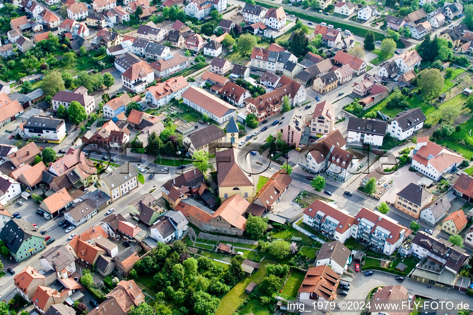 Vue aérienne de Centre à le quartier Langensteinbach in Karlsbad dans le département Bade-Wurtemberg, Allemagne