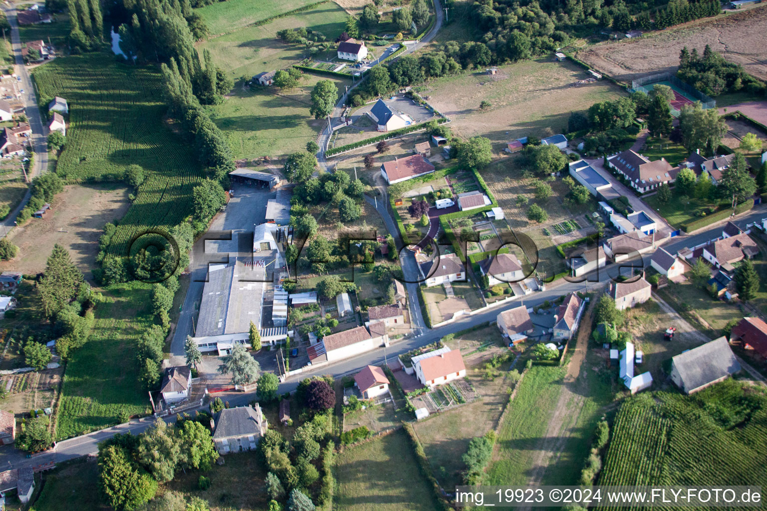 Vue oblique de Semur-en-Vallon dans le département Sarthe, France