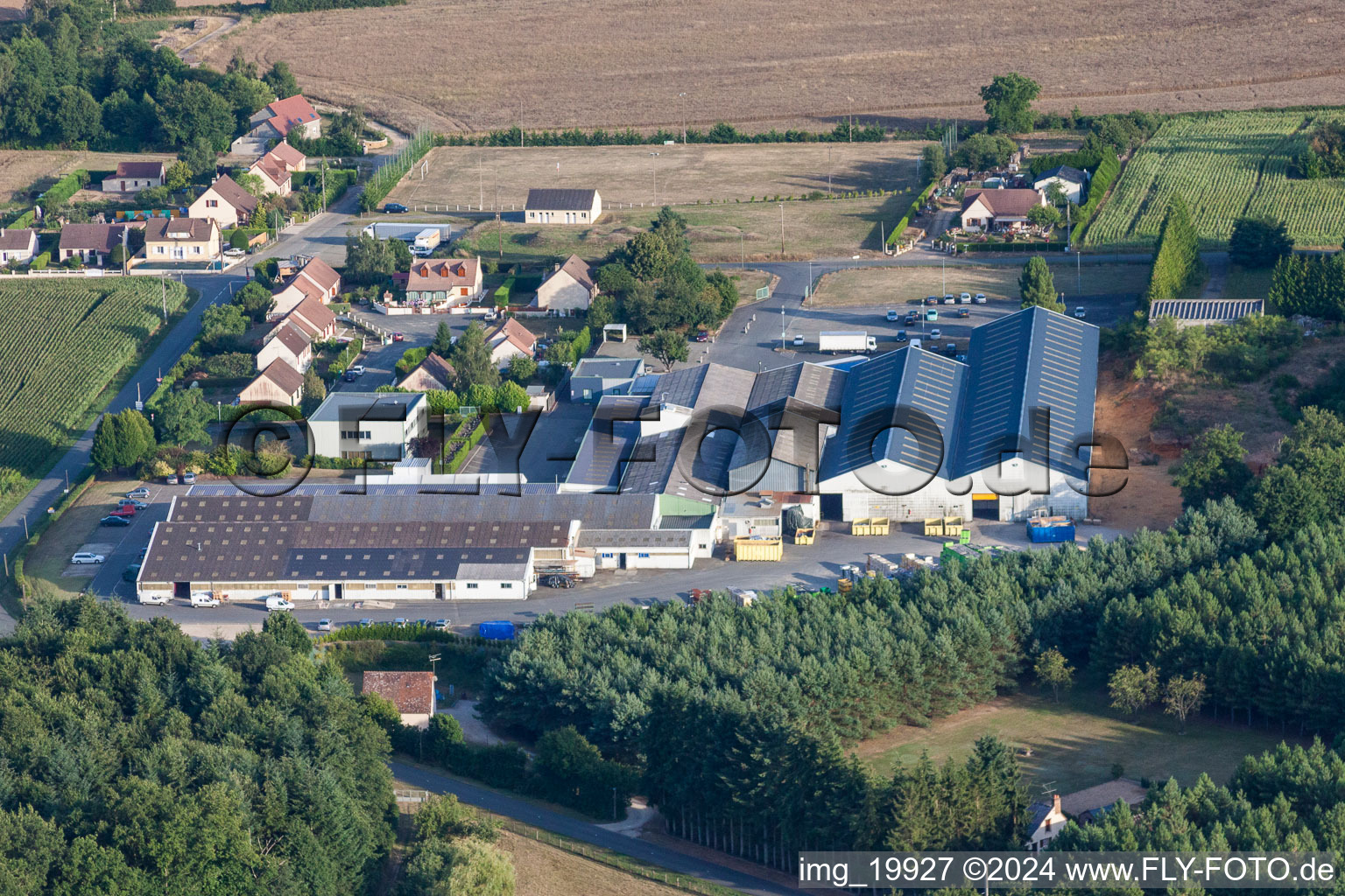 Métaseval à Semur-en-Vallon dans le département Sarthe, France d'en haut