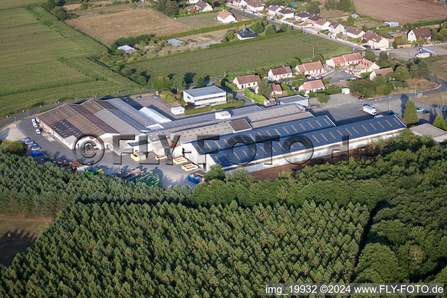 Métaseval à Semur-en-Vallon dans le département Sarthe, France vue d'en haut