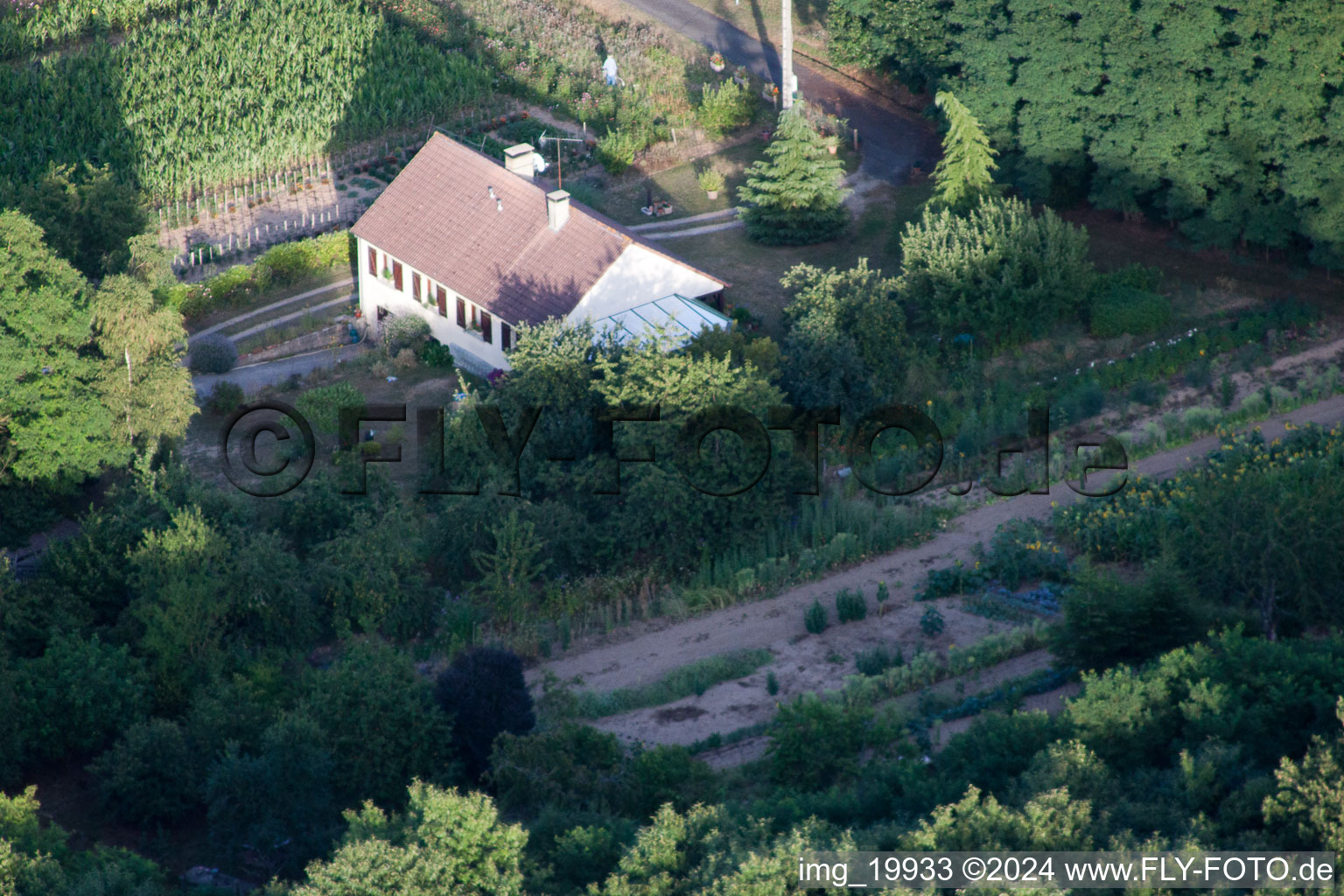 Semur-en-Vallon dans le département Sarthe, France d'en haut