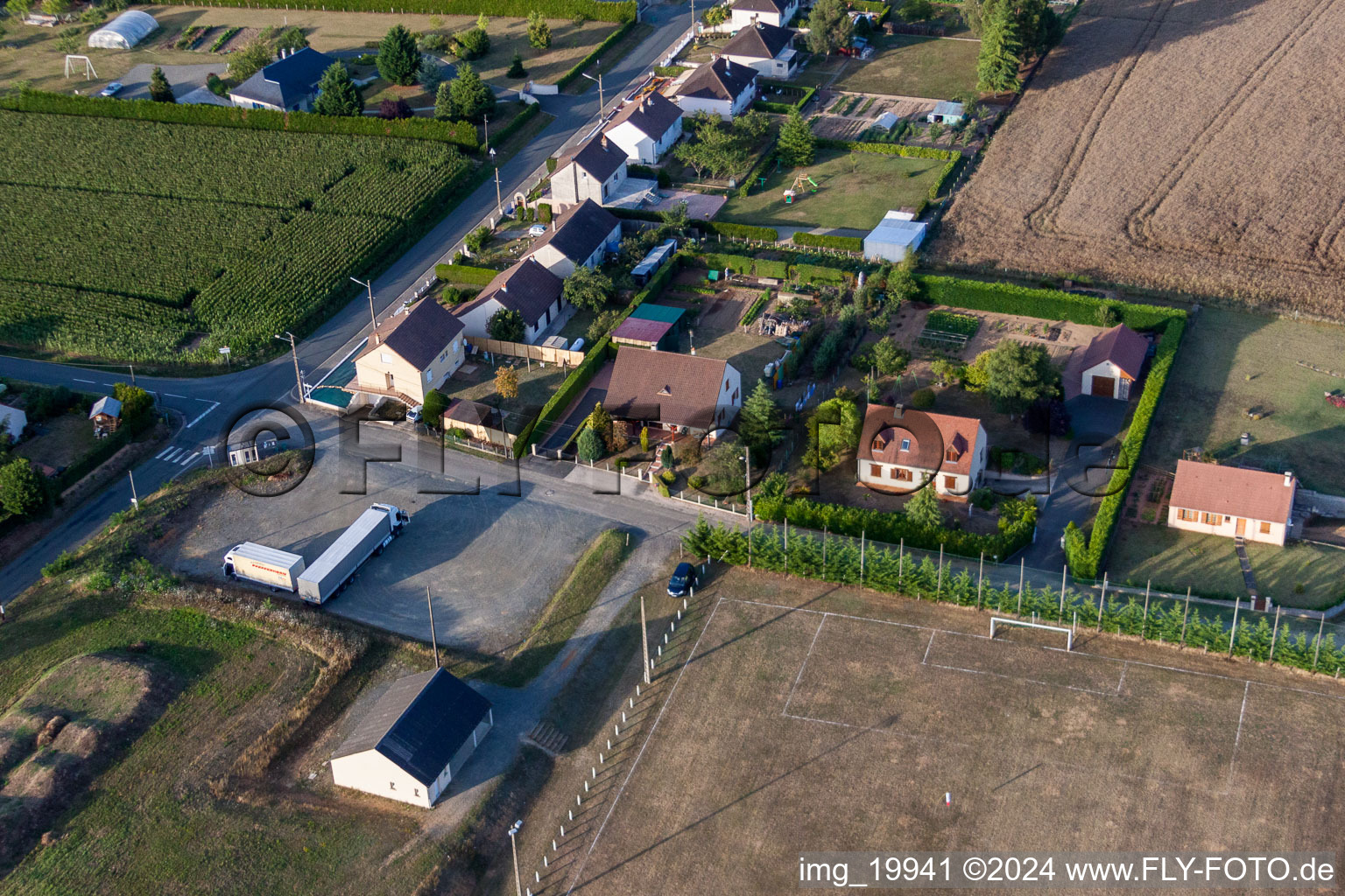 Semur-en-Vallon dans le département Sarthe, France vue d'en haut