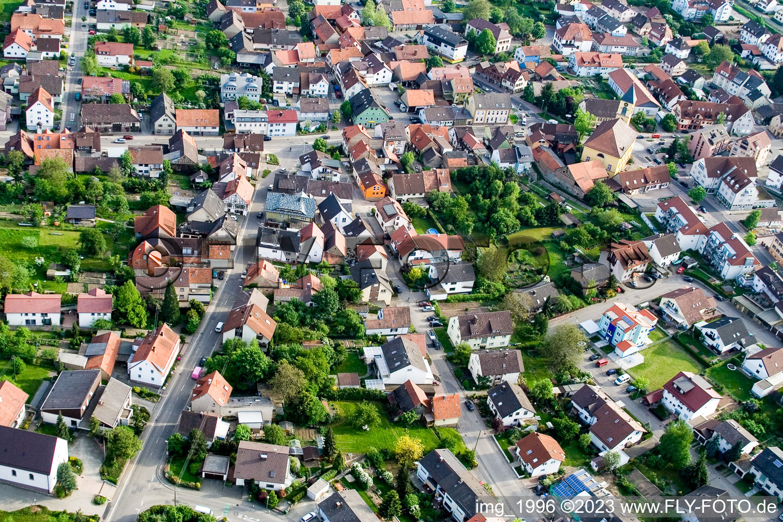 Vue aérienne de Wilferdingerstr. à le quartier Langensteinbach in Karlsbad dans le département Bade-Wurtemberg, Allemagne
