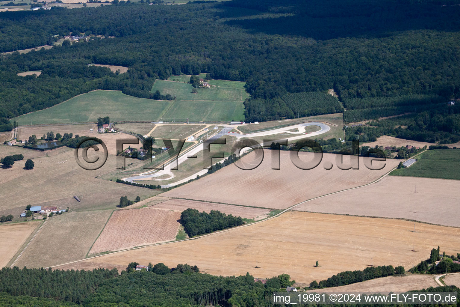 Vue aérienne de Lavaré dans le département Sarthe, France