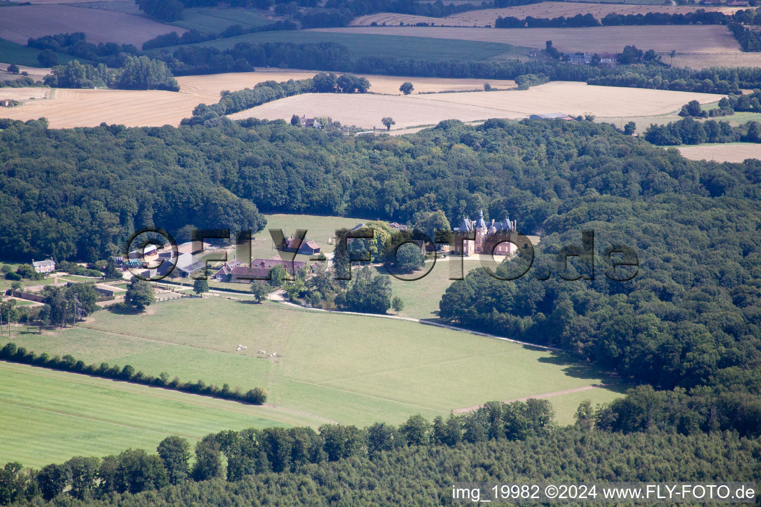 Vue aérienne de Lavaré dans le département Sarthe, France