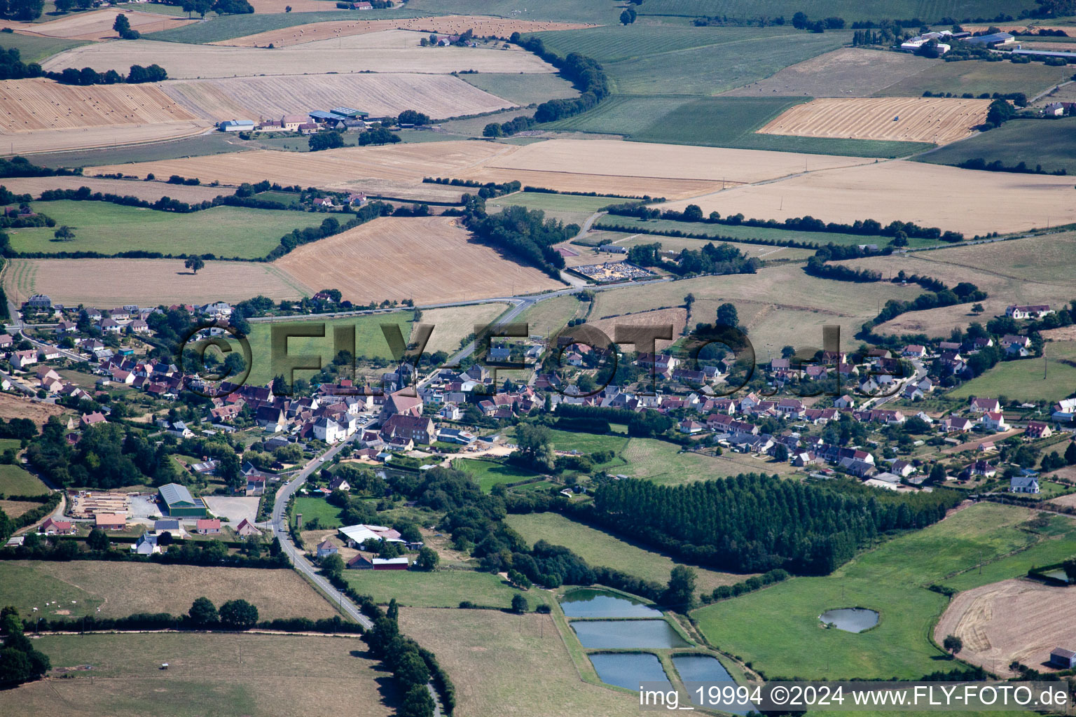 Vue aérienne de Melleray dans le département Sarthe, France