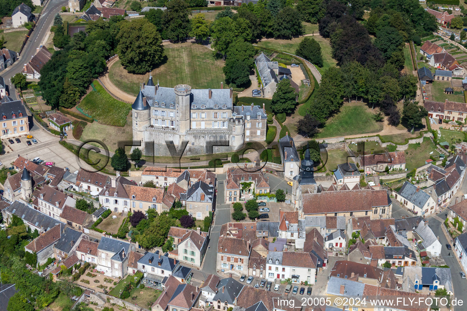 Montmirail dans le département Sarthe, France d'en haut