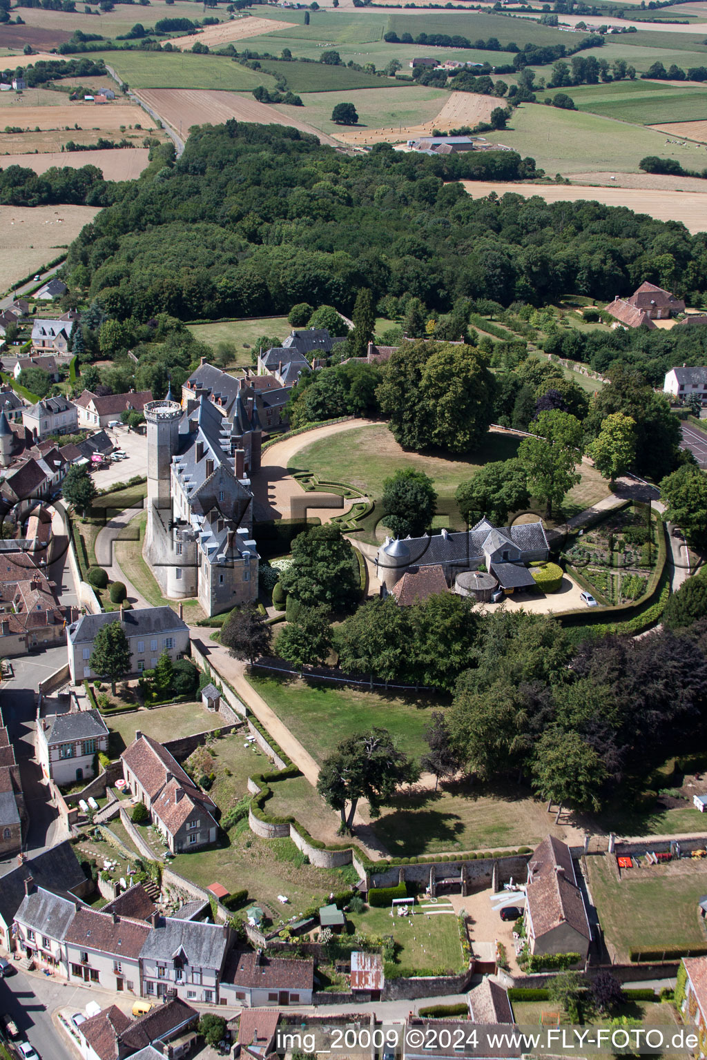 Montmirail dans le département Sarthe, France vue d'en haut